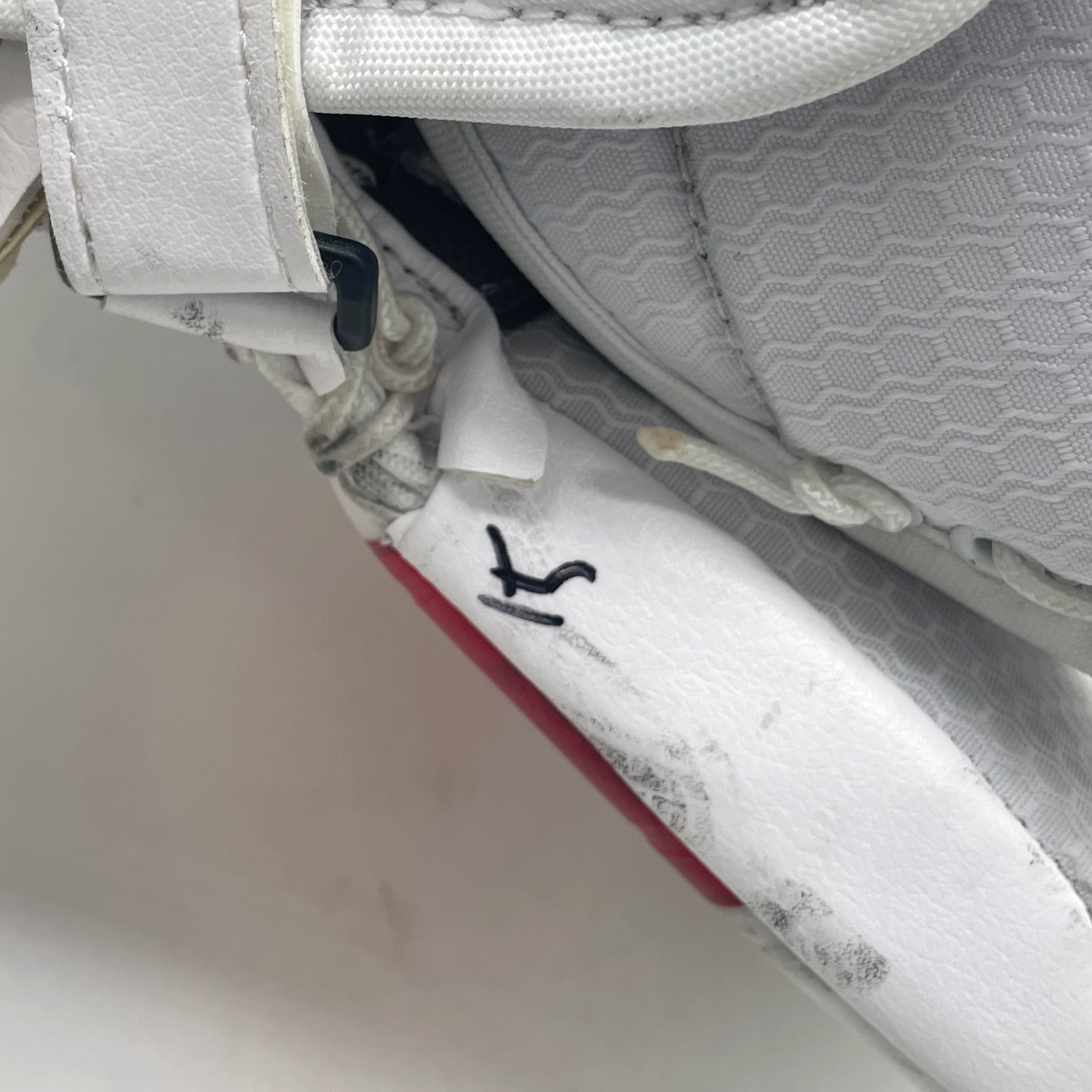 Bauer Vapor Hyperlite 2 - Gant de gardien Pro Stock d'occasion - Jacob Markstrom (blanc/rouge/jaune)